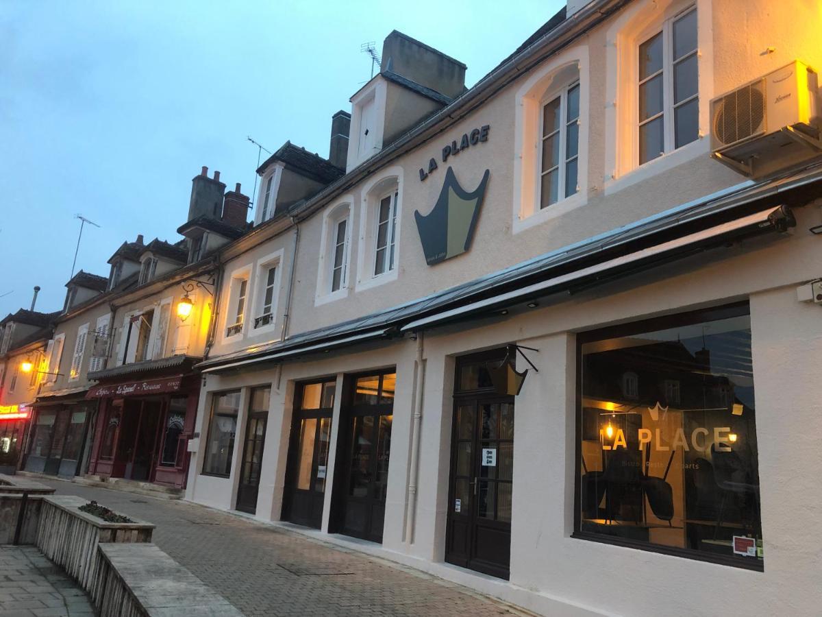 Hotel Restaurant La Place Saint-Amand-Montrond Exterior photo